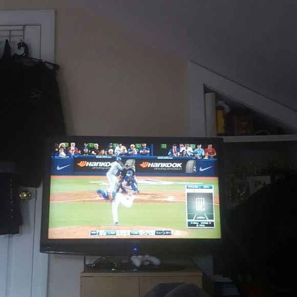 Profile Picture of Ryan Etu (@etur) on Poshmark