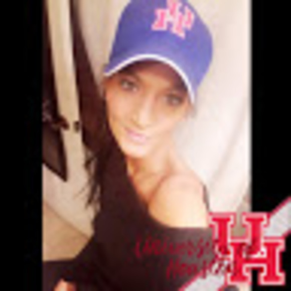 Profile Picture of Holly Harper (@hollyharper958) on Poshmark