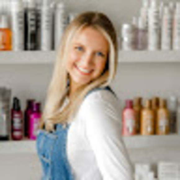 Profile Picture of Lindsay Schupbach (@linschupbach) on Poshmark