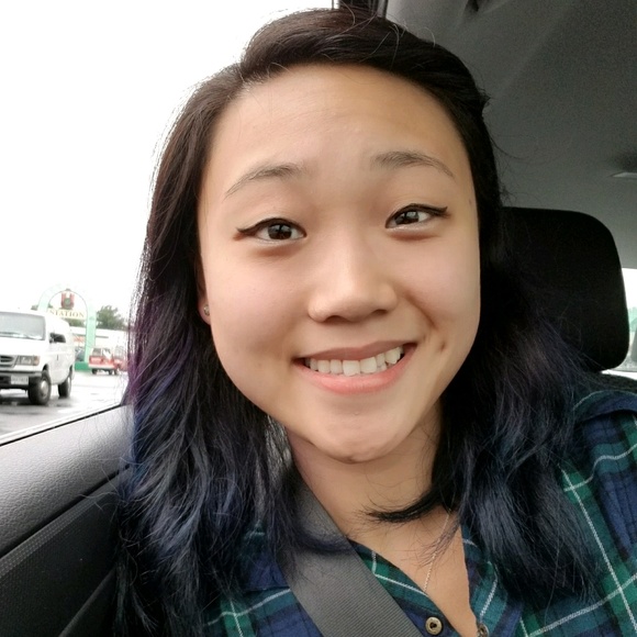 Profile Picture of Alice Lee (@alee09050) on Poshmark