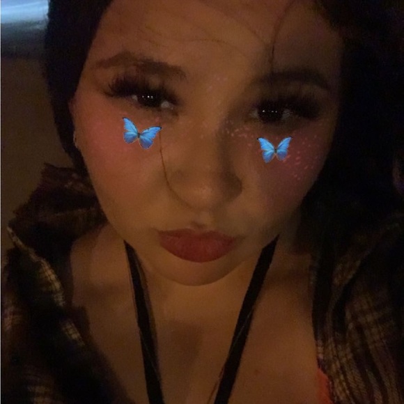 Profile Picture of Emmaleah Emmaleah (@huertaemmaleah) on Poshmark