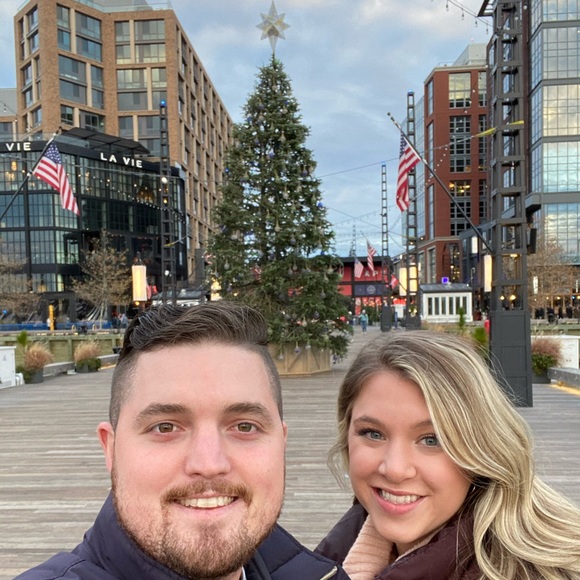 Profile Picture of Jeff Payne (@jeffandlyss) on Poshmark