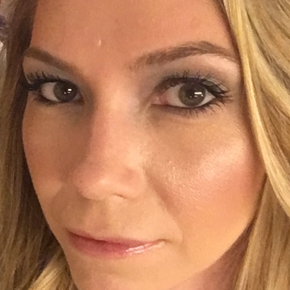 Profile Picture of Jocelyn Wozny (@jocelynwozny) on Poshmark