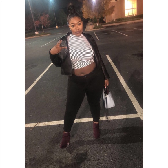 Profile Picture of Danielle Laney (@danielle_laney) on Poshmark