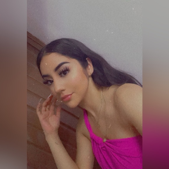 Profile Picture of Yazmin Vindiola (@yaz_yaz) on Poshmark