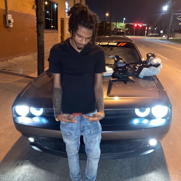 Profile Picture of 4waay Kaash (@mazikassh233) on Poshmark