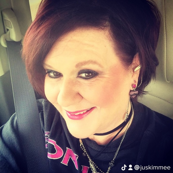 Profile Picture of Posh ambassador 2 ! 😺kimmy😺 😻kimmy kat’s kloset😻 (@juskimmee1) on Poshmark