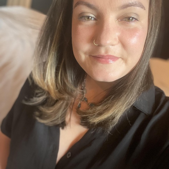 Amie Baragwanath - Poshmark Profile Picture of Amie Baragwanath (@amiebaragwanath) on Poshmark