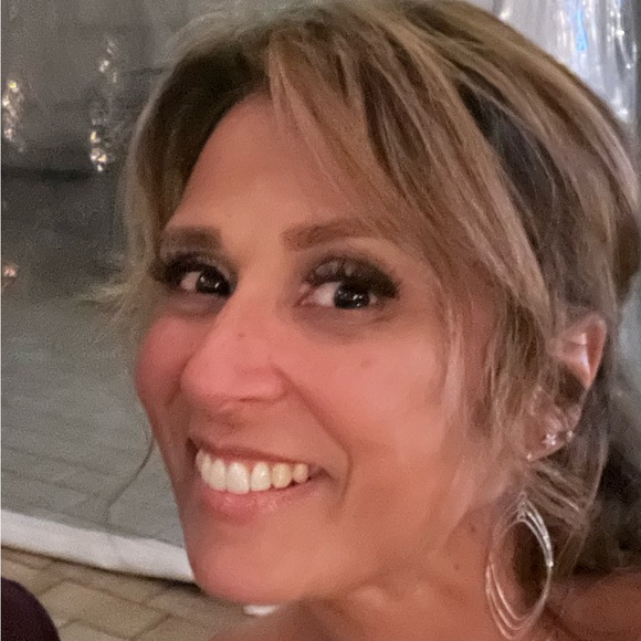 Jessica Streeper - Poshmark Profile Picture of Jessica Streeper (@jessv105) on Poshmark