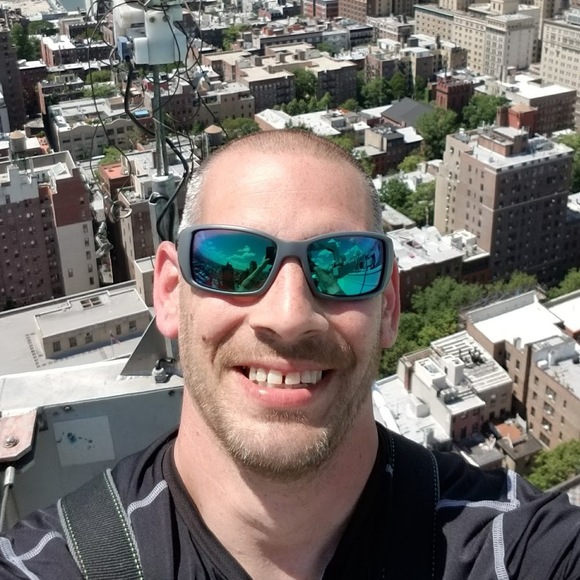 Profile Picture of Erik Schreuder (@eschreuder79) on Poshmark