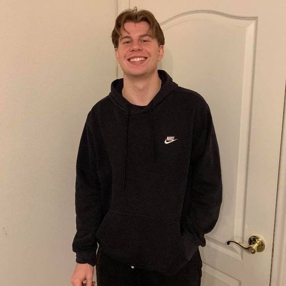 Profile Picture of Jake Welshons (@jakewelshons) on Poshmark