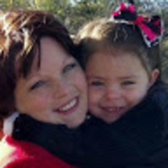 Profile Picture of Lori Zamora (@lorizamora197) on Poshmark