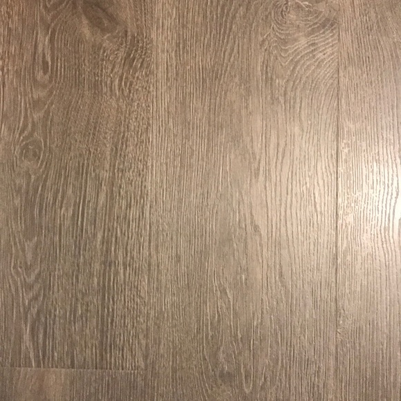 Profile Picture of Alyssa Tichinel (@alyssatichinel) on Poshmark