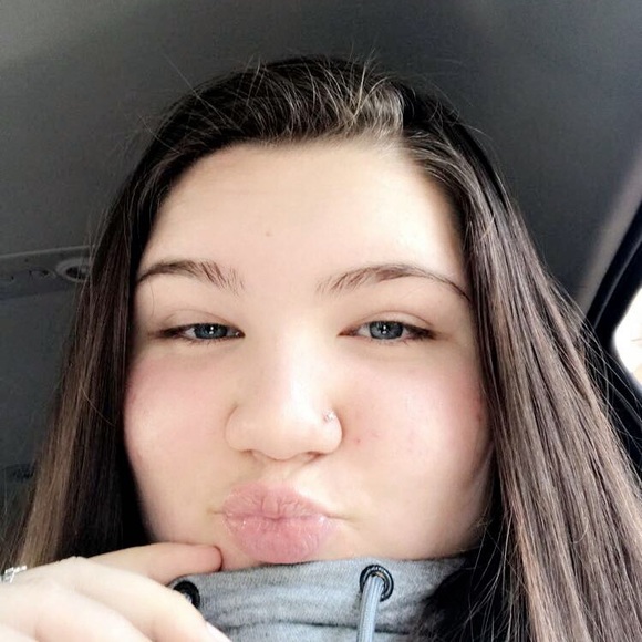Profile Picture of Lauren Billigmeier (@laurenviolet3) on Poshmark
