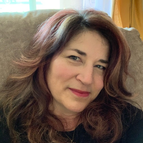 Aimee Mcglinchey - Poshmark Profile Picture of Aimee Mcglinchey (@oh_mah_posh) on Poshmark