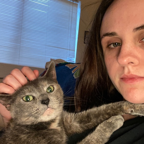 Profile Picture of Hannah Skaggs (@reeskey) on Poshmark