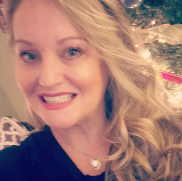Profile Picture of Victoria Mcallister (@mcallv) on Poshmark