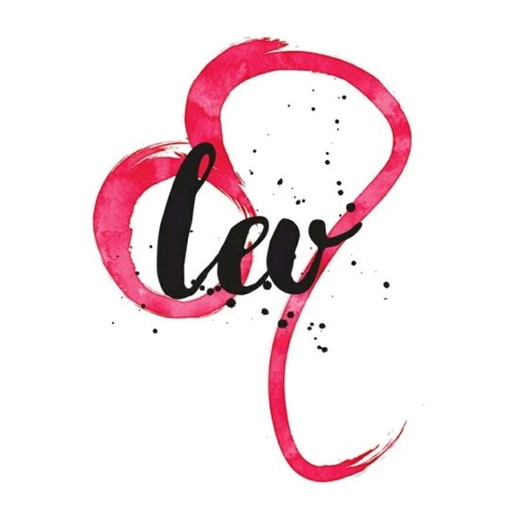 Profile Picture of Tammy Christensen (@tlcw1979) on Poshmark