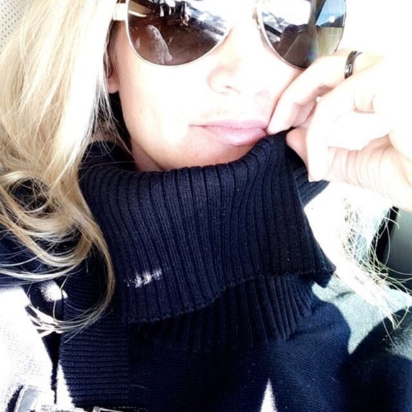 Profile Picture of Jess Berghoefer (@jessiemiriam) on Poshmark