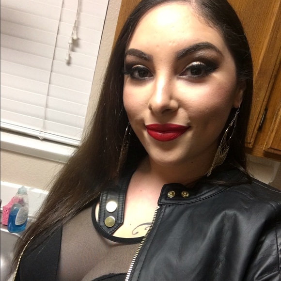 Profile Picture of Brittany Delgado (@mamamia28) on Poshmark