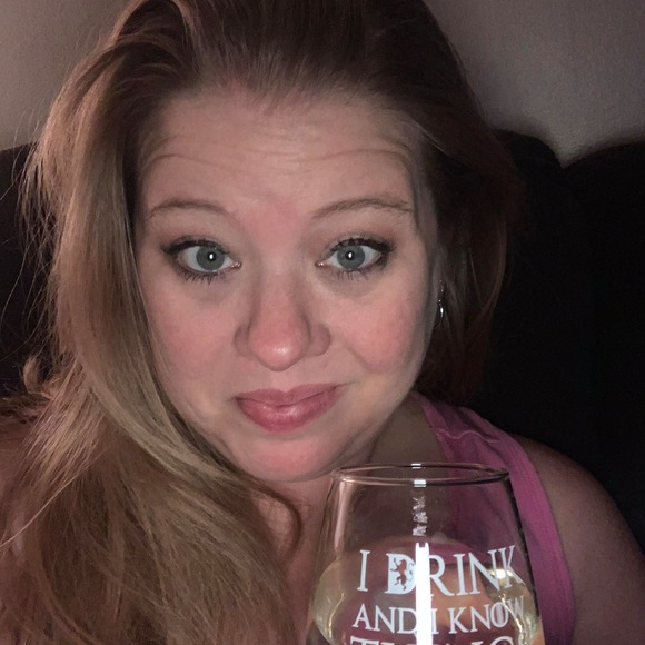 Profile Picture of Krista Schneider (@cardinal2) on Poshmark