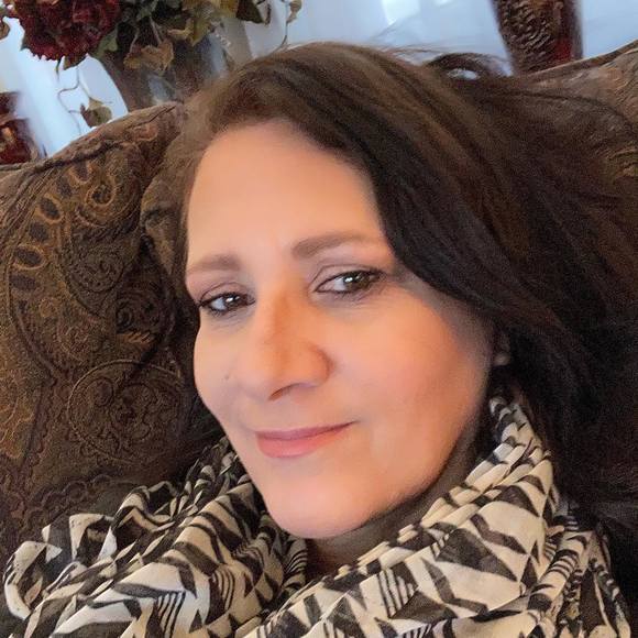 Profile Picture of Lisa Easterly (@lisaeasterly) on Poshmark