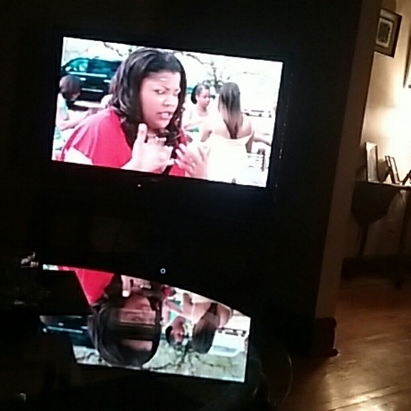 Profile Picture of Nicole Calyen (@ncalyen) on Poshmark