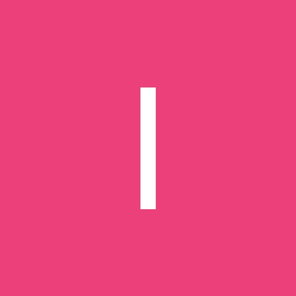 Profile Picture of Laine Leedstrom (@lleedstrom) on Poshmark