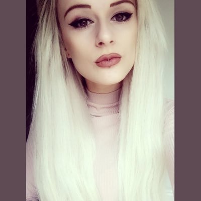 Profile Picture of Emily Knowles (@emilyknowles_xo) on Twitter