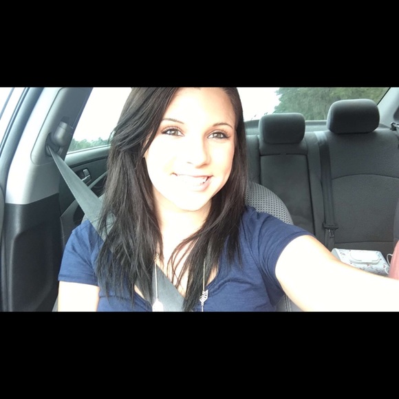 Profile Picture of Meghan Tobin (@meghan_tobin18) on Poshmark