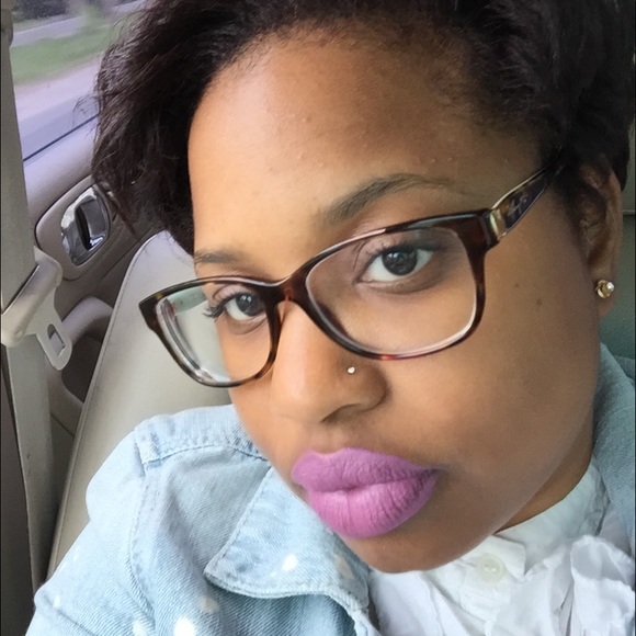 Marsha Fortune - Poshmark Profile Picture of Marsha Fortune (@mf_84) on Poshmark