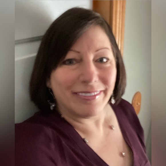 Profile Picture of Vicky Gauthier (@pynkrozez) on Poshmark