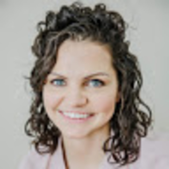 Profile Picture of Hannah Adolphsen (@hanadolphsen) on Poshmark