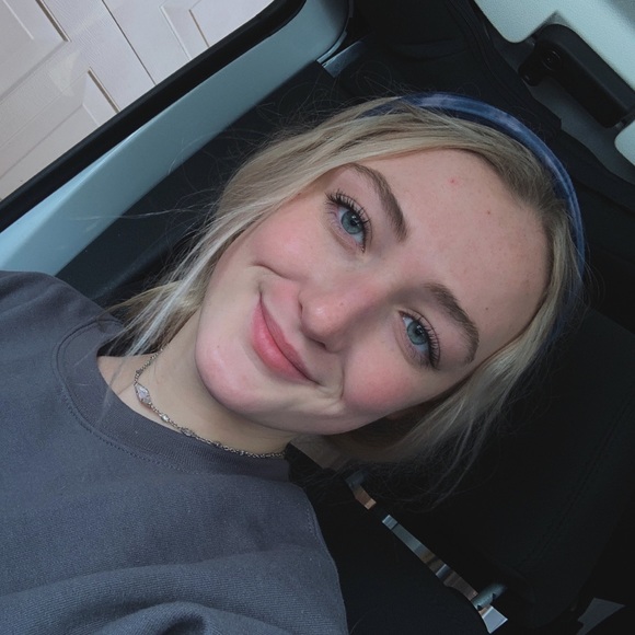 Profile Picture of Katelyn Malone (@katelyn_1_m) on Poshmark