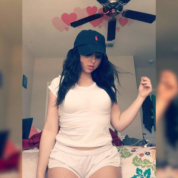 Profile Picture of Mikaela Celone (@mikaela_456) on Poshmark