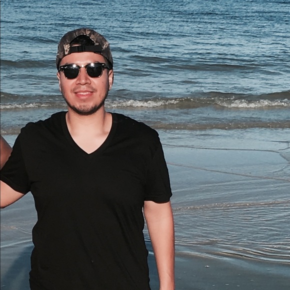 Profile Picture of Thomas Miranda (@pushatom) on Poshmark