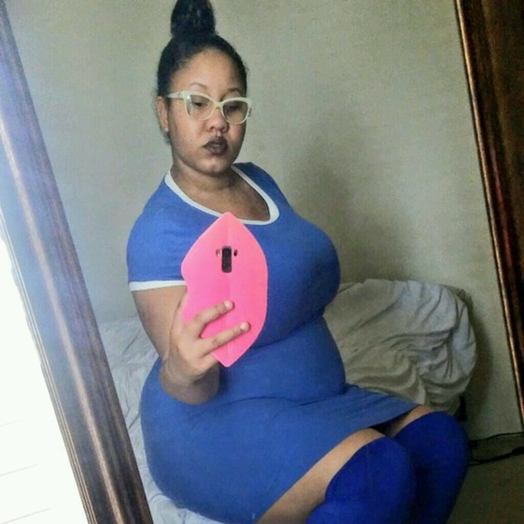 Profile Picture of Amber Threadgill (@aytstyles) on Poshmark