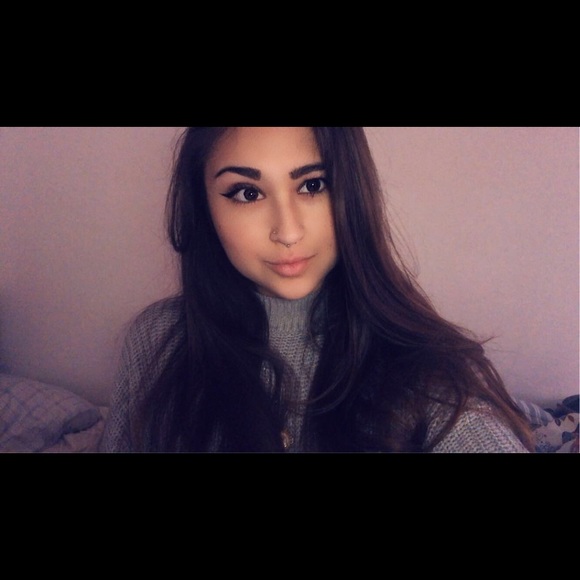 Profile Picture of Faith Ishiwata (@ishiwatafaith) on Poshmark