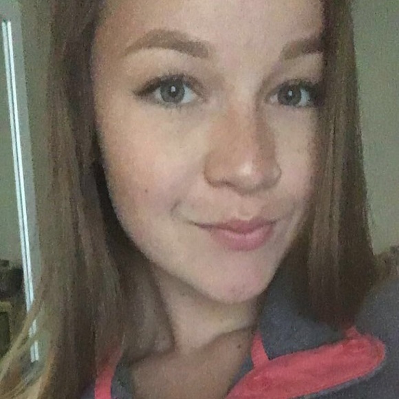 Profile Picture of Mackenzie Hudson (@mackenziehud5) on Poshmark