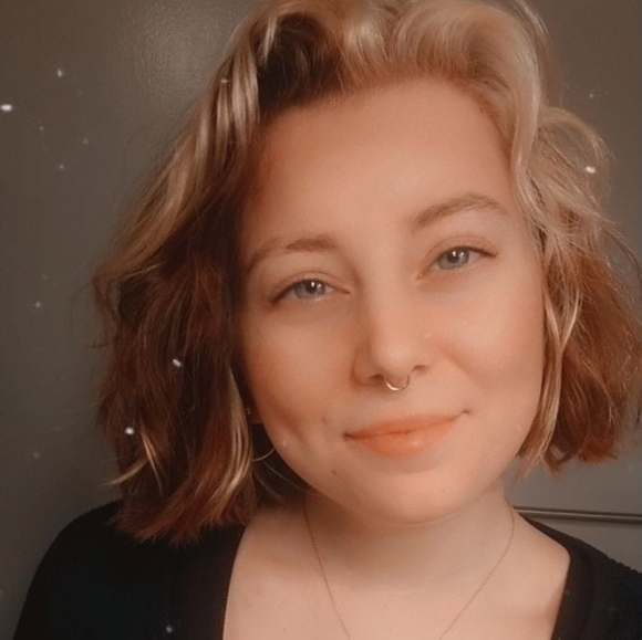 Hannah Veeser - Poshmark Profile Picture of Hannah Veeser (@hannah19rose) on Poshmark