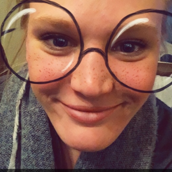 Profile Picture of Megan Kerswill (@megaroo152) on Poshmark
