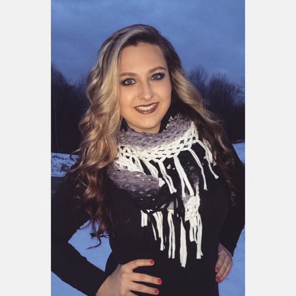 Profile Picture of Carlie Mcmillian (@carliemcmillian) on Poshmark