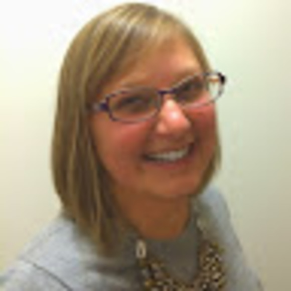 Profile Picture of Deb Etsten (@citychiclet) on Poshmark