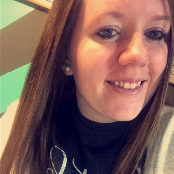 Profile Picture of Sami Loppnow (@sami_loppnow) on Poshmark