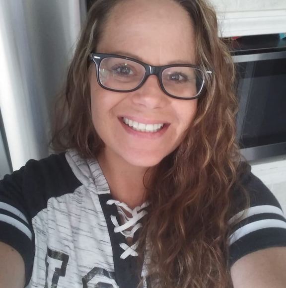 Profile Picture of Dolly Peeterse (@dirteemaid) on Poshmark