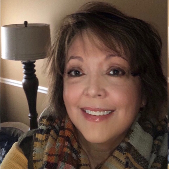 Profile Picture of June Mark guest (@heartnga) on Poshmark