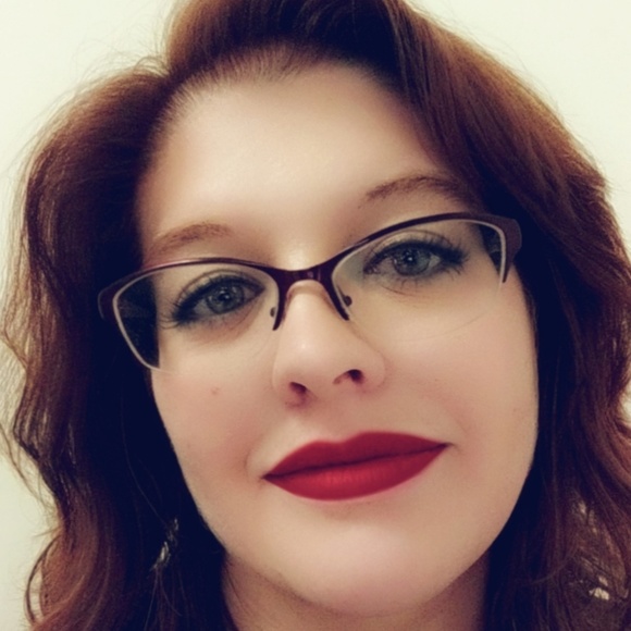 Profile Picture of Heather Velzis (@heatherv06) on Poshmark