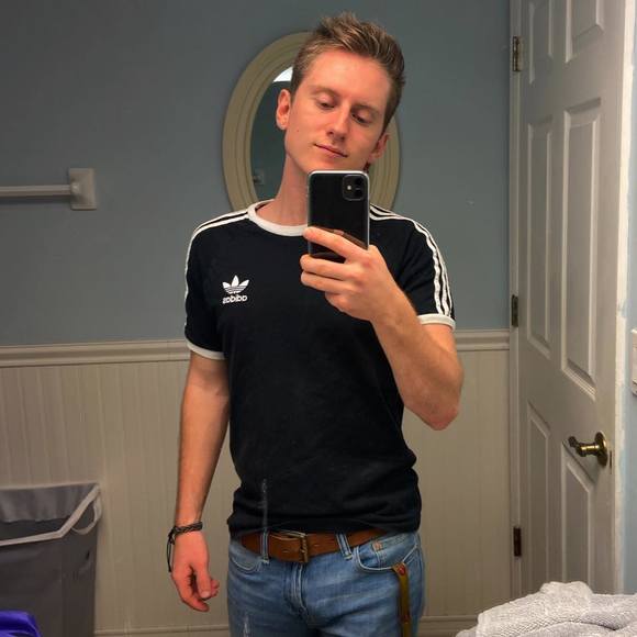 Profile Picture of Ian Walker (@ianwalker1022) on Poshmark