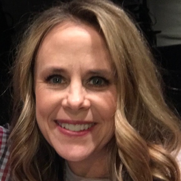 Profile Picture of Sherry Swanson (@sherryswanson11) on Poshmark