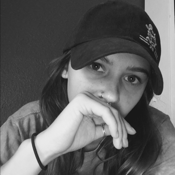 Profile Picture of Bri Chevier (@brichevier) on Poshmark